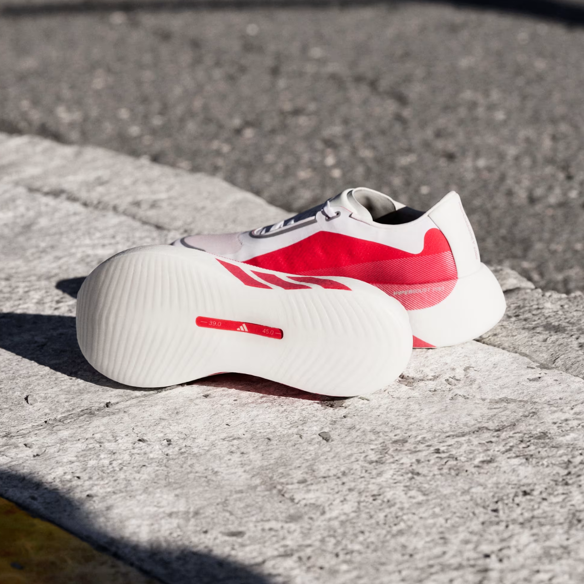 ADIDAS Hyperboost Edge running