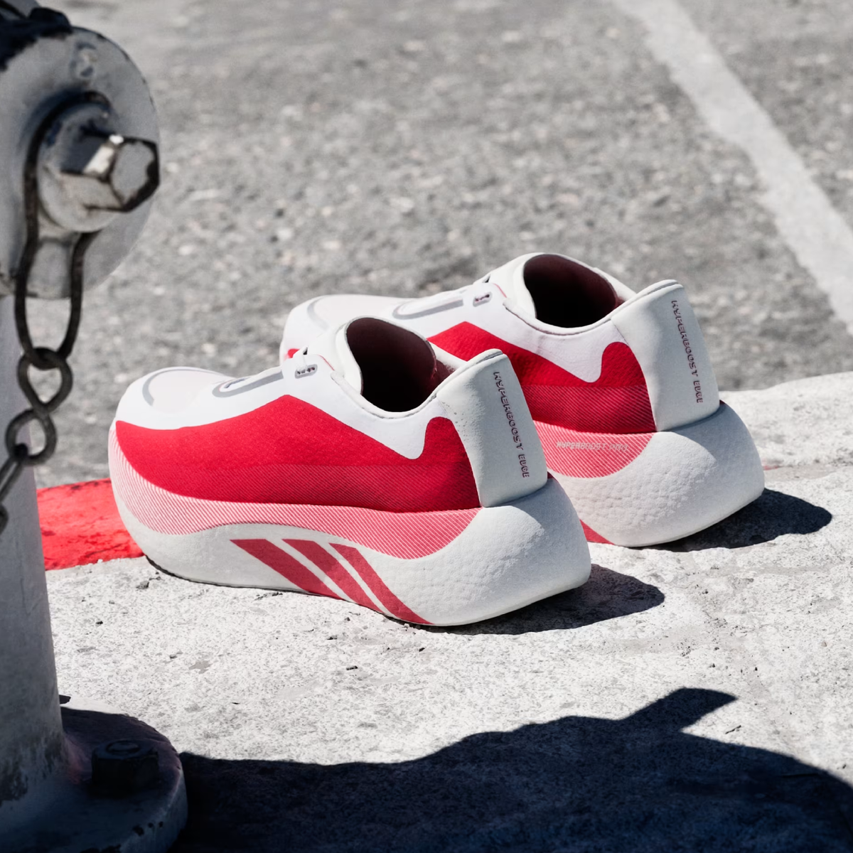ADIDAS Hyperboost Edge running